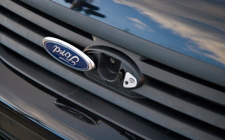 ford_transit_connect_hood_key_hole_extrication