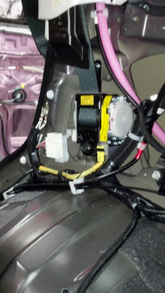 Seat belt pretensioner